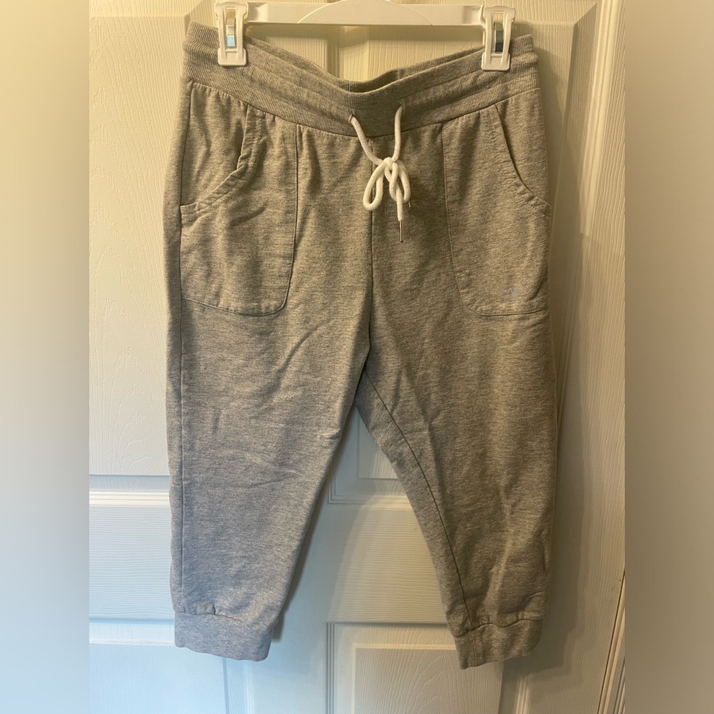 NP gray women’s capri sweatpants size XL